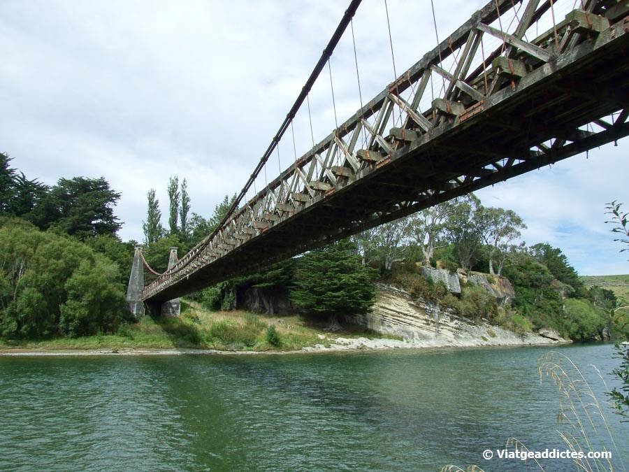 El pont suspès de Clifden (Clifden, illa Sud de Nova Zelanda) El pont suspès de Clifden (Clifden, illa Sud de Nova Zelanda)