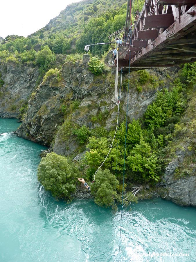 Salt de pont des del pont de suspensió de la gorja de Kawarau<br />(Kawarau Gorge, illa Sud de Nova Zelanda) Salt de pont des del pont de suspensió de la gorja de Kawarau<br />(Kawarau Gorge, illa Sud de Nova Zelanda)