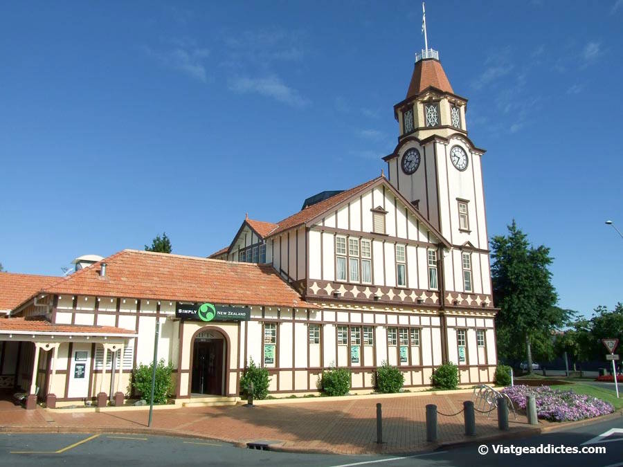 El bonic edifici de l'oficina d'informació i-Site (Rotorua, illa Nord de Nova Zelanda) El bonic edifici de l'oficina d'informació i-Site (Rotorua, illa Nord de Nova Zelanda)