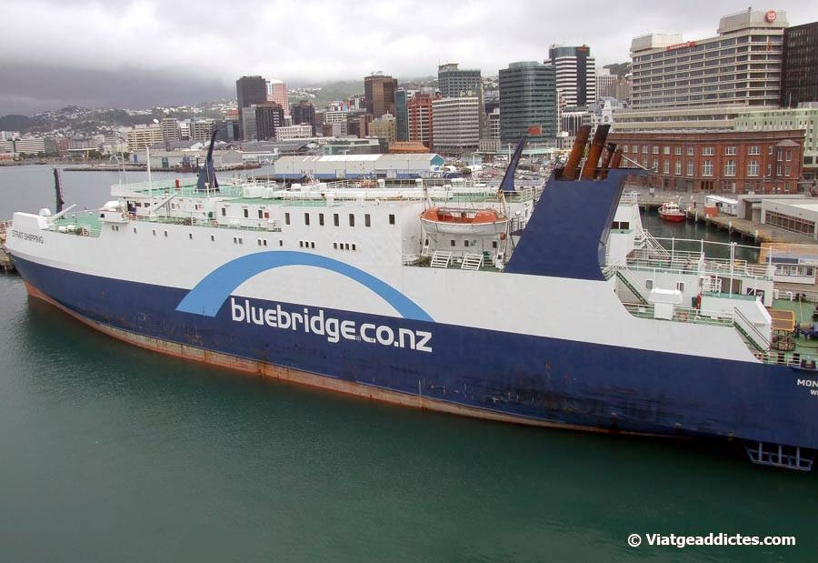 Un dels ferris que travessa l'Estret de Cook entre Wellington i Picton (Wellington, illa Nord de Nova Zelanda) Un dels ferris que travessa l'Estret de Cook entre Wellington i Picton (Wellington, illa Nord de Nova Zelanda)