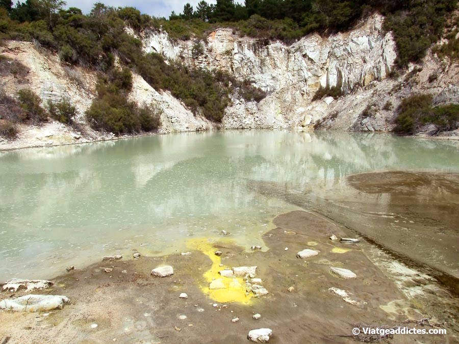 Un altre dels increïbles racons de Wai-o-Tapu (Wai-o-Tapu, illa Nord de Nova Zelanda) Un altre dels increïbles racons de Wai-o-Tapu (Wai-o-Tapu, illa Nord de Nova Zelanda)