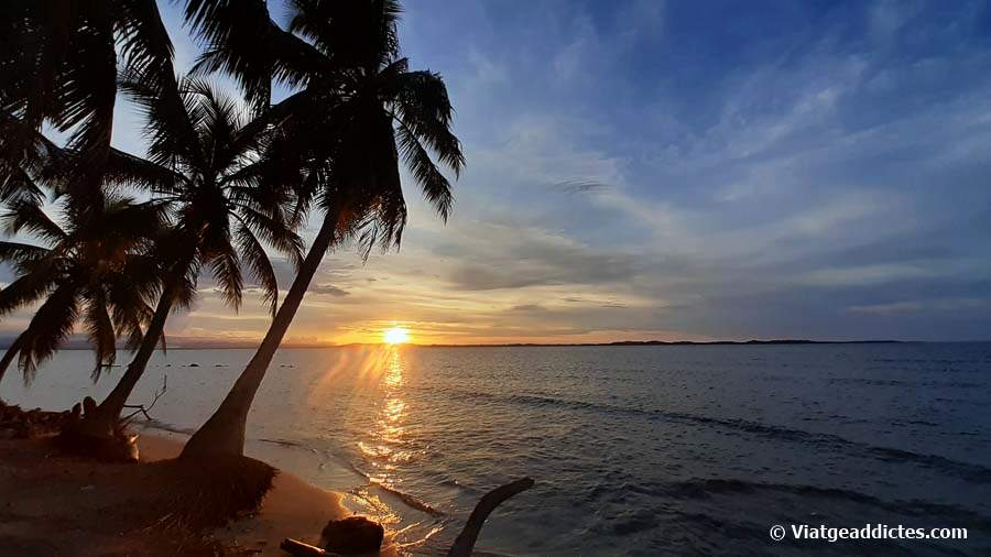 Puesta de sol en el paraíso (isla Icodub, Guna Yala)