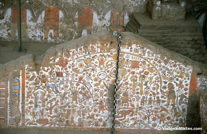 Frescos murales policromados en la Huaca de la Luna