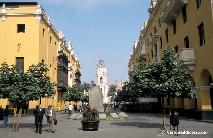 En el Pasaje de Santa Rosa (centro histórico de Lima)