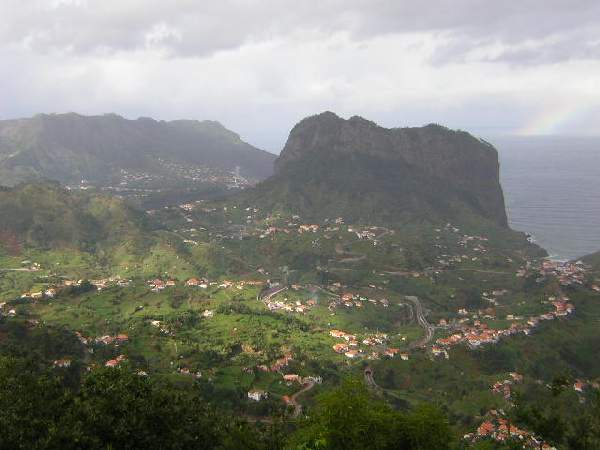 Peña Aguia y Valle de Faial<br />desde el alto de Portela
