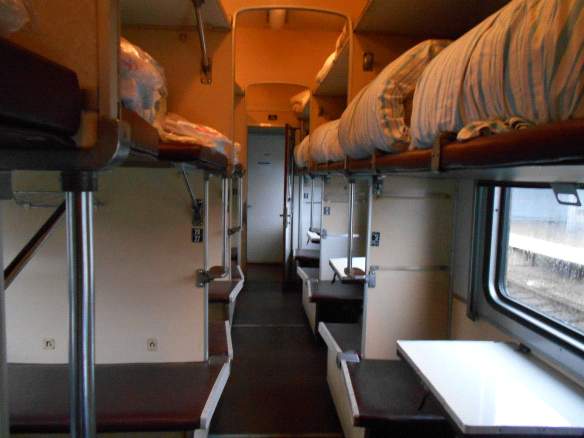 Interior de un vagón de 3ª clase del tren cama a Moscú