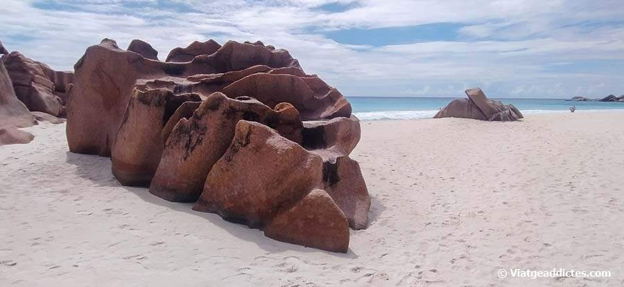 Grans roques sobre la platja de Petite Anse (La Digue)