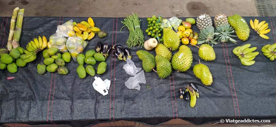 Frutas y verduras locales en el mercado de Victoria (Mahé)