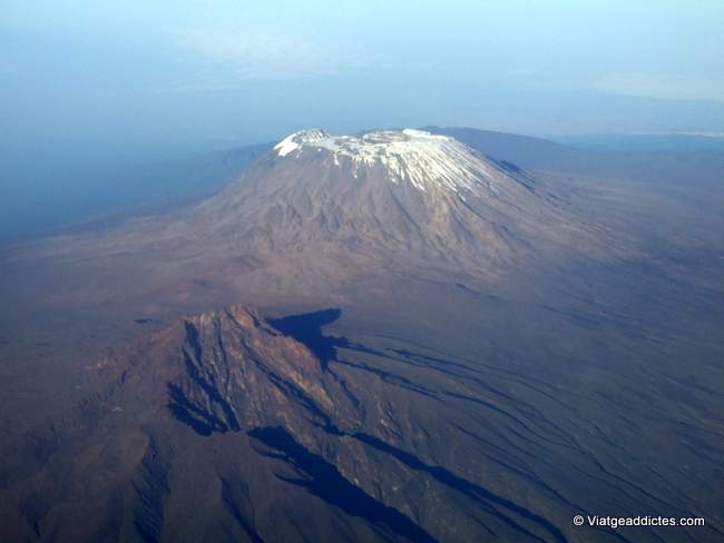 Los picos Kibo y Mawenzi del Kilimanjaro