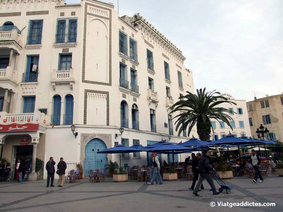 L'edifici de l'Ambaixada Britànica, a l'entrada de la medina (Tunis)