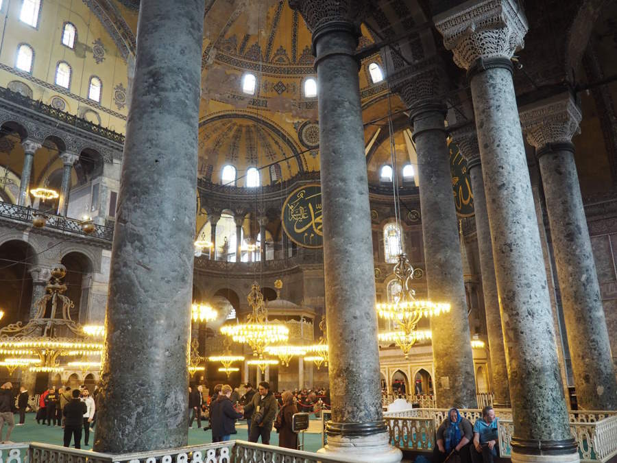 Interior de la mesquita de Santa Sofia (Fatih, Istanbul)
