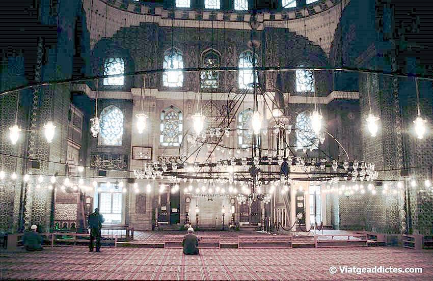 Interior de la Mezquita Nueva