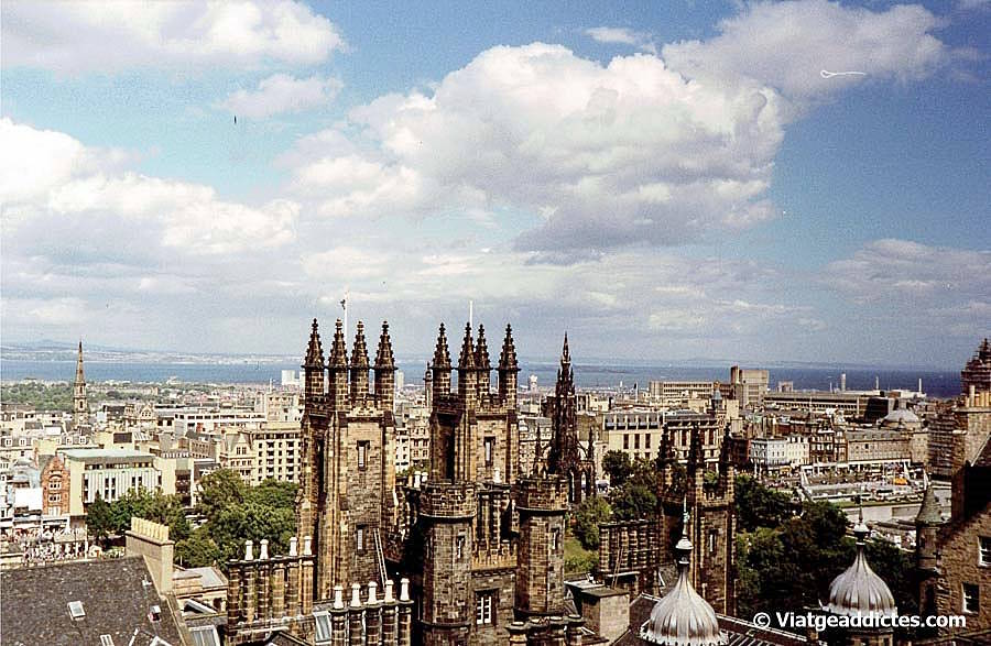 Vista sobre la ciudad histórica de Edimburgo