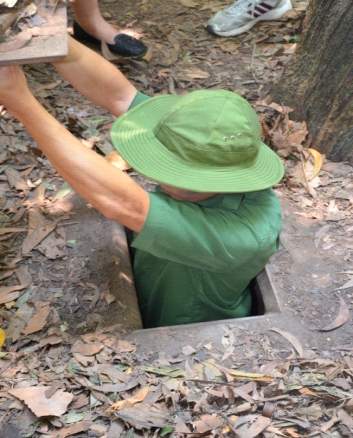 Uno de los accesos a los túneles de Cu Chi