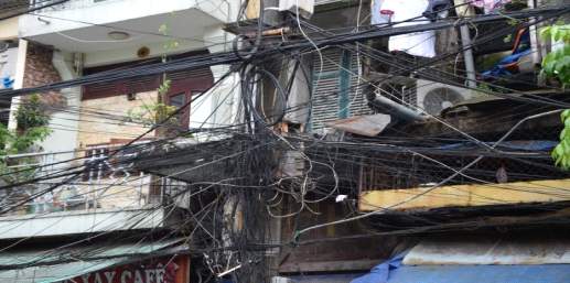 Lío de cables eléctricos en las calles de Hanoi