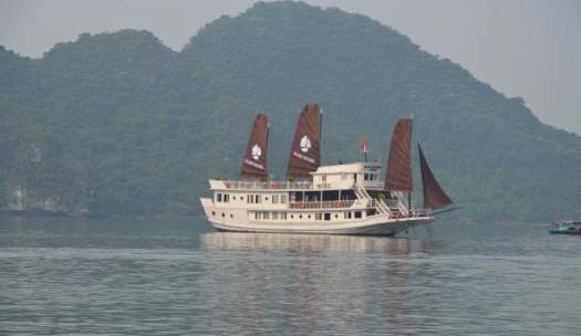 Navegando por Halong Bay