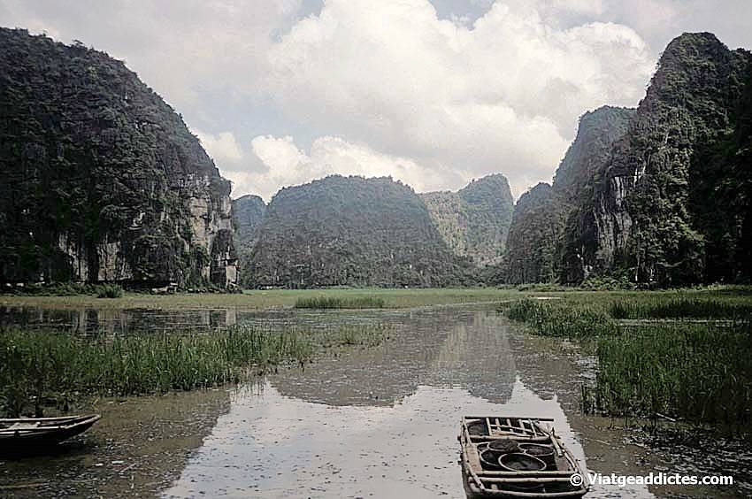 Pel riu Ngo Dong cap a Tam Coc