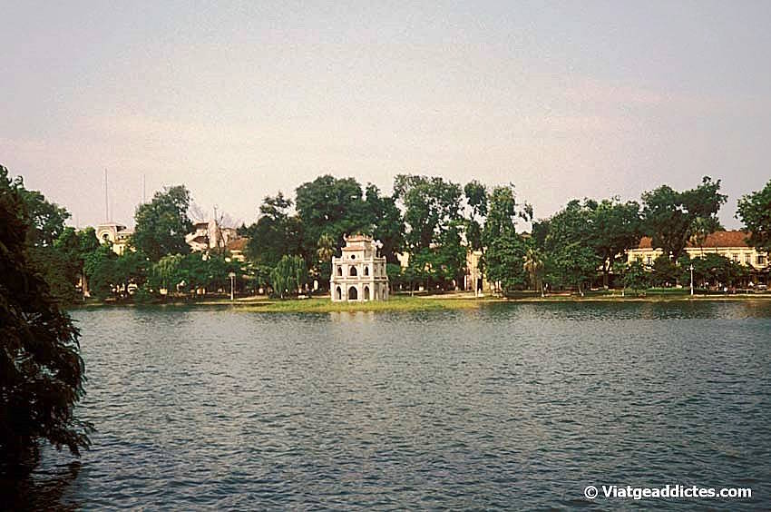 Imagen del lago Hoan Kiem