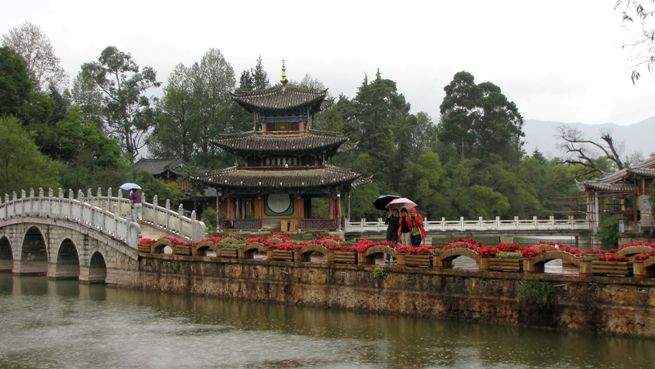 El pont del llac del dragó (Lijiang)