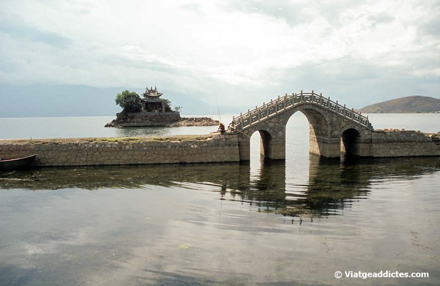La isla de Xiao Putuo Dao, en el lago Erhai