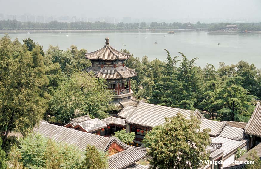 Imagen del Palacio de Verano y el lago Kunming
