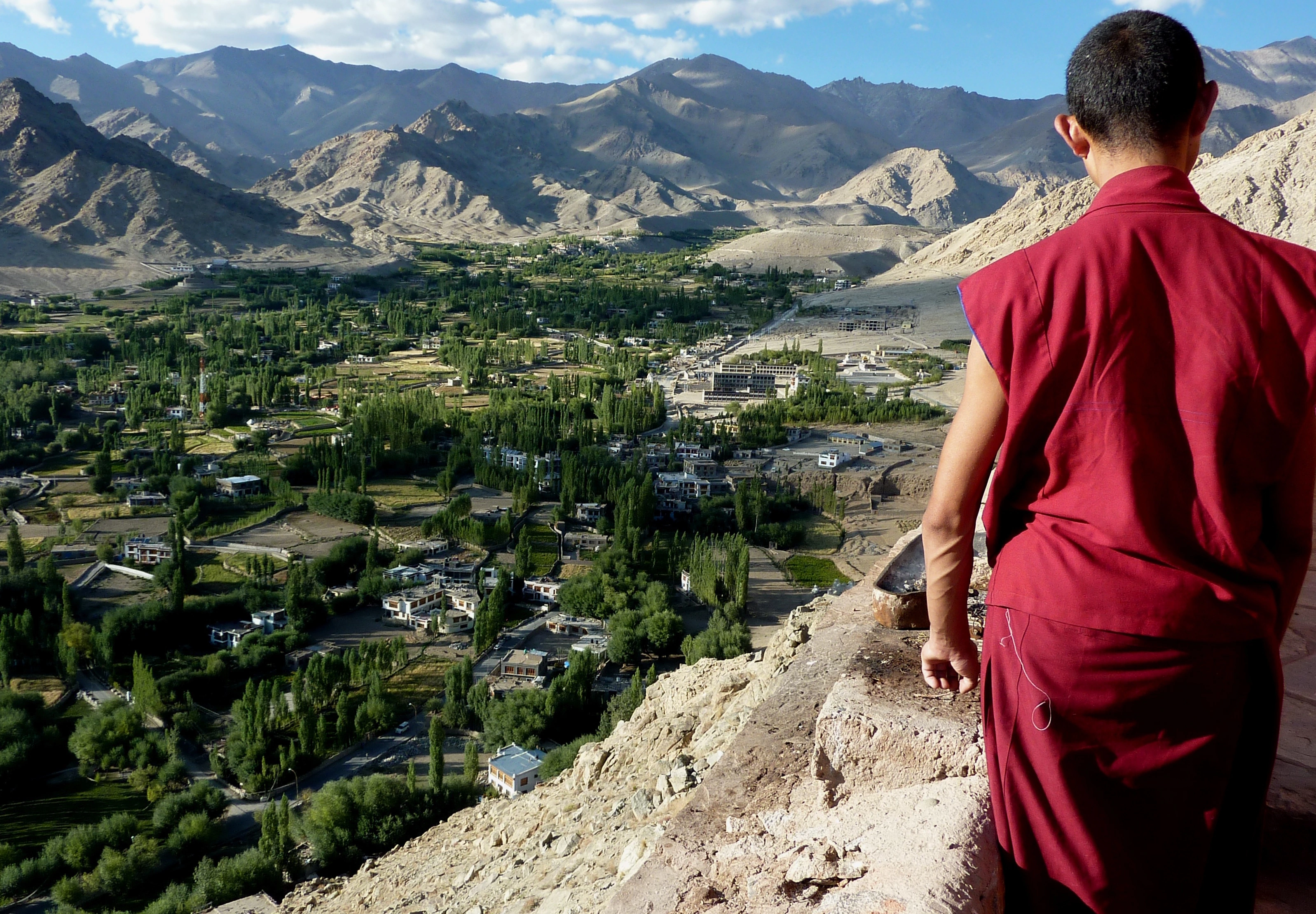 Monjo budista en un monestir de Ladakh (Índia)