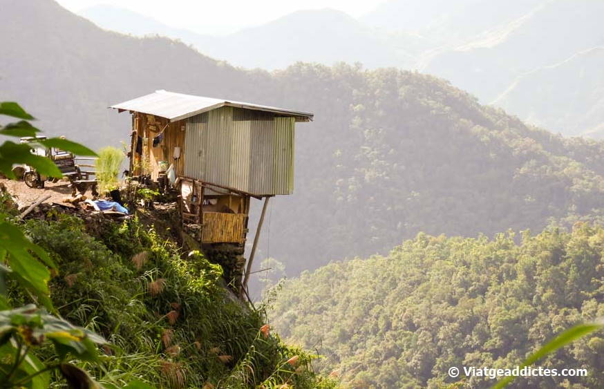 Banaue (Filipines). Això sí que és una «casa penjant» i no les de Cuenca...