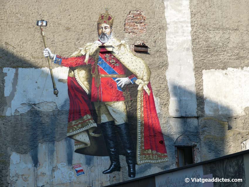 Olomouc (Rep. Txeca). Un autèntic selfie imperial en la paret d'un edifici