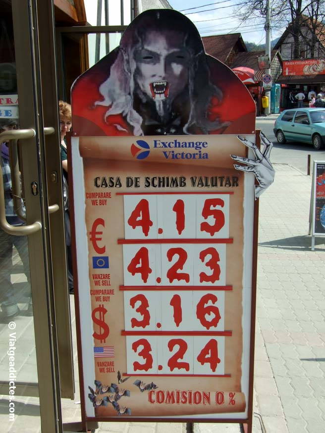 Bran (Transsilvània, Romania). «Terrorífic» anunci d'una oficina de canvi, aprofitant la tirada del Comte Dràcula