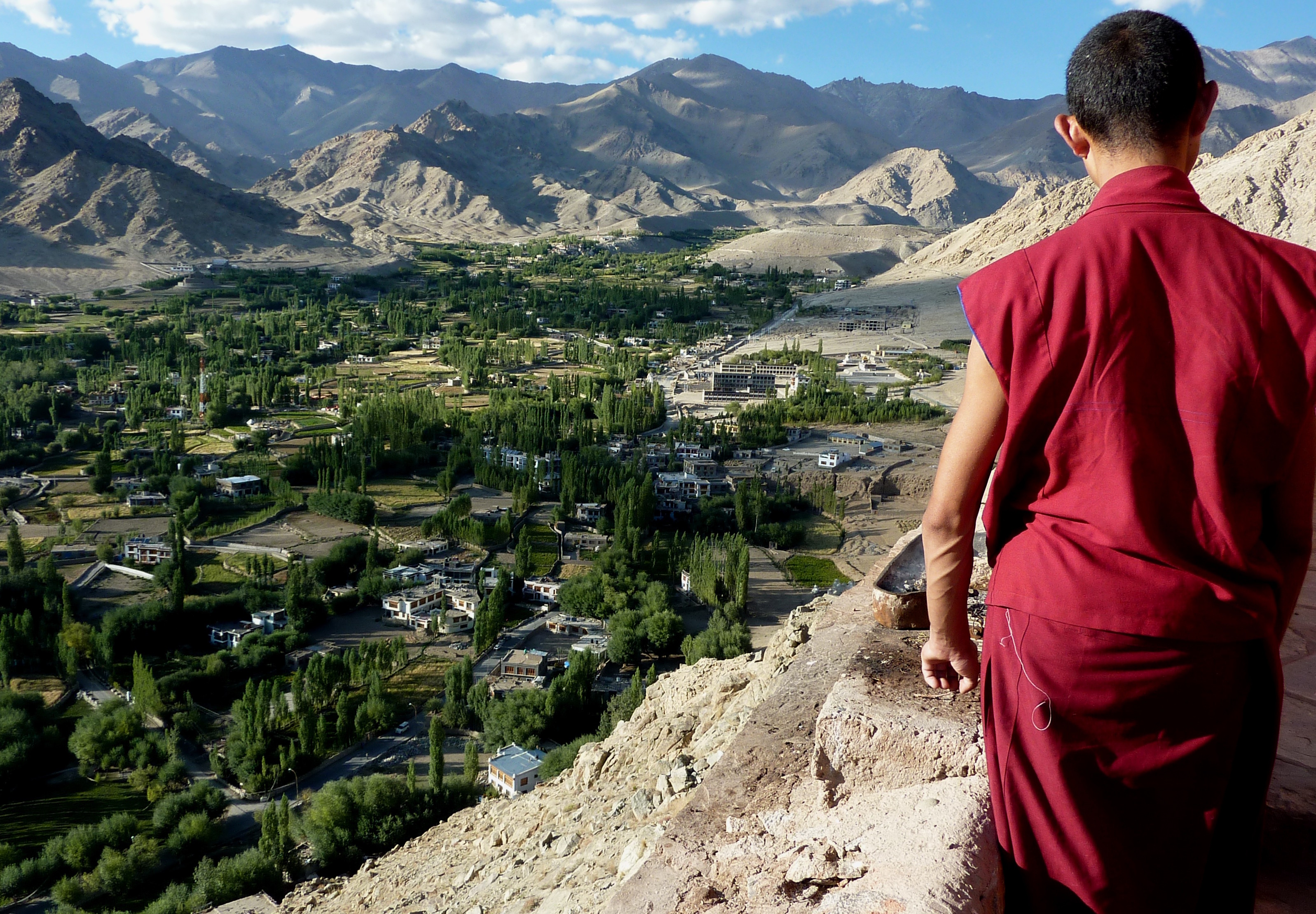 Monjo budista en un monestir de Ladakh (Índia)