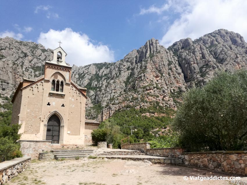 Ermita de la Salut y la montaña de Montserrat